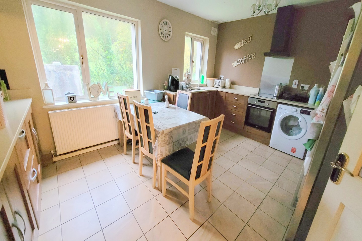 THREE/FOUR BED DETACHED BUNGALOW ON CIRCA 0.6 ACRE   - Image 10