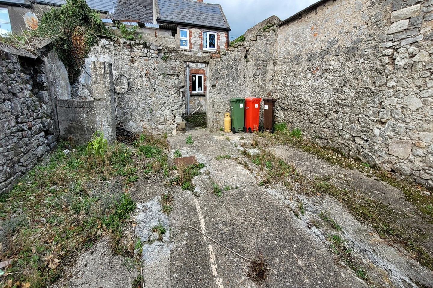 3 Bedroom Town house - Image 12